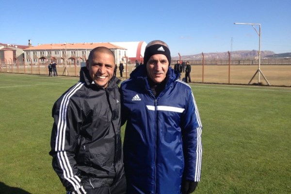 Carlos Lorenzana con Roberto Carlos en Sivasspor