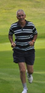 Carlos Lorenzana. Preparador físico y quiropráctico. Foto corriendo.